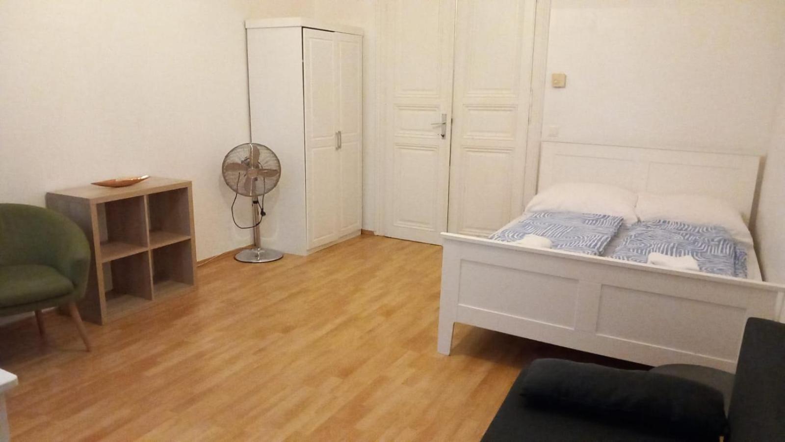 Quiet Comfort: 1 Bedroom With Style Apartment Wien